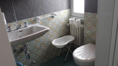 a bathroom with a sink and a toilet at Hotel Mirabeau in Bellagio