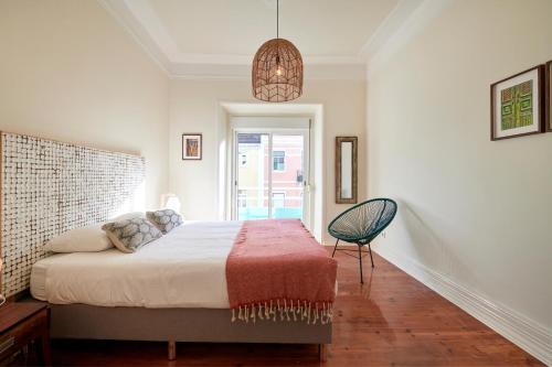 Quiet and Central 2BR APT, By TimeCooler