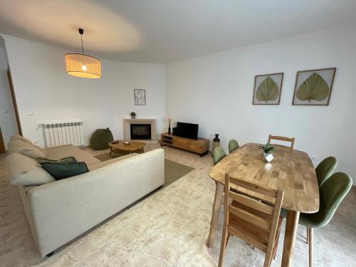 Imagen de la galería de Zulla Moradia T3, Praia do Norte, en Nazaré