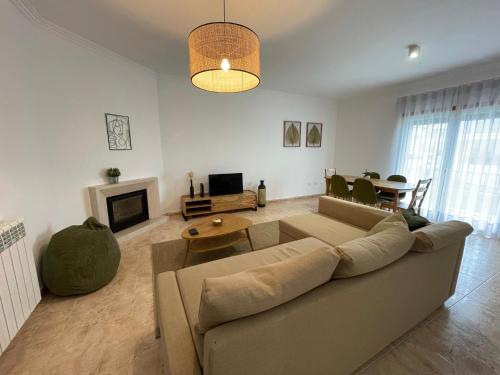 Imagen de la galería de Zulla Moradia T3, Praia do Norte, en Nazaré