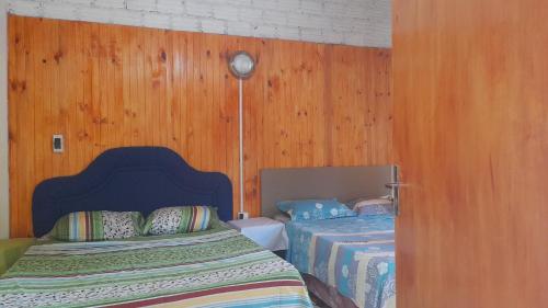 A bed or beds in a room at Alojamiento El Bosque