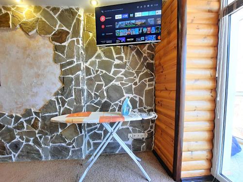 a small table in front of a stone wall at Квартира з більярдом у центрі Полтави Мережа Alex Apartments Документи для відряджень Безконтактне заселення 24-7 in Poltava