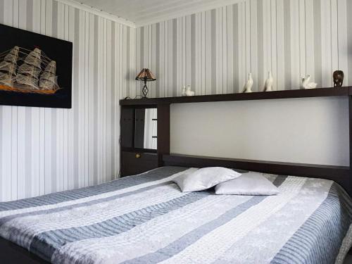 Katil atau katil-katil dalam bilik di Holiday home BRASTAD XIII