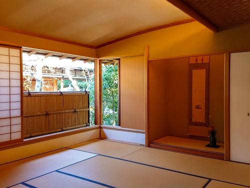 an empty room with a window and a tiled floor at Ryokan Genhouin in Kyoto