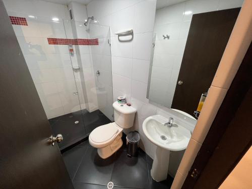 Bilik mandi di Hotel Ferias Park