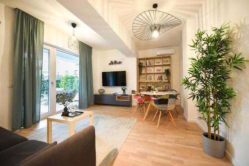 布加勒斯特的住宿－VACATION FEEL - 2BR Apartment with Terrace & Private Parking in Baneasa，相簿中的一張相片