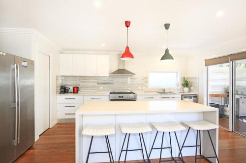 Dapur atau dapur kecil di Calming Waters - Pet Friendly - Community Pool