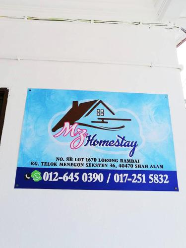 莎阿南的住宿－MZ homestay，墙上的标志,上面有房子