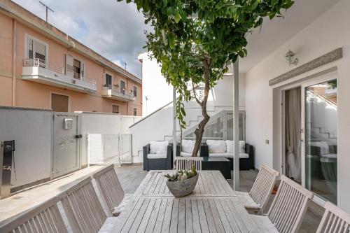 a patio with a table and a tree at La Casa dei sognatori in Villasimius