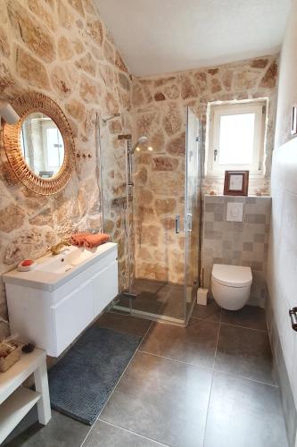 Ένα μπάνιο στο Villa Pearl of Kali, island Ugljan - first row to the sea