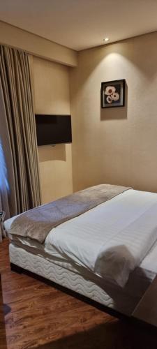 a bedroom with a large bed with white sheets at Dreamland Oasis Chakvi in Chakvi