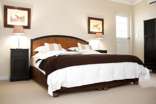 Letto o letti in una camera di Nuwerus Lodge Paarl