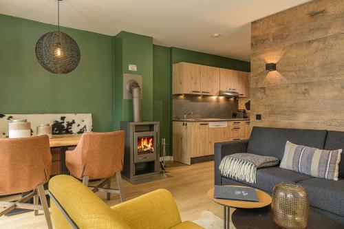 a living room with a couch and a fireplace at AlpenParks Apartment & Ferienresort Rehrenberg Viehhofen in Viehhofen