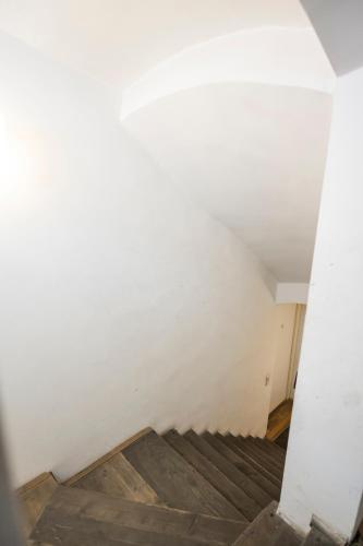 an attic room with white walls and a wooden floor at Cozy Kunsthaus GRAZ in Graz