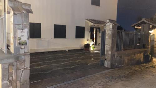 an empty room with a stone wall and a building at “Casa Amélie” in Grottaferrata