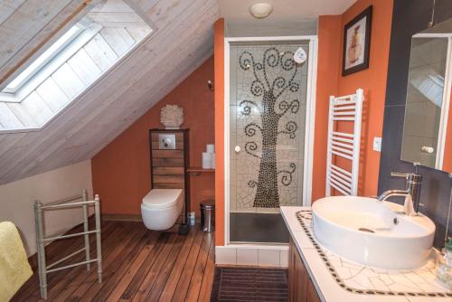 Bilik mandi di Chambres d'Hotes Ti Ar Yer