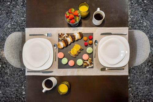 an overhead view of a table with plates and food at City Vibes "by Checkin" in Heraklio Town