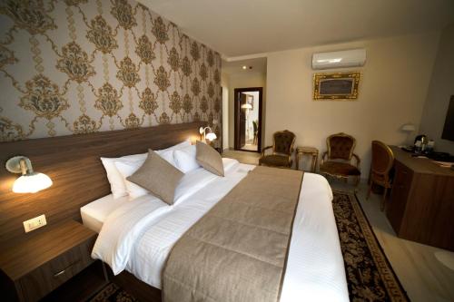 Cama o camas de una habitación en Khan Khediwe Hotel