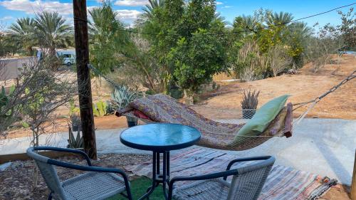a patio with a hammock and a table and chairs at Ras Hasita in H̱aẕeva