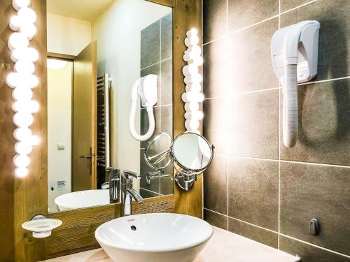 Bilik mandi di 1-bed apartment in 5* Residence with mountain views, ski in, ski out