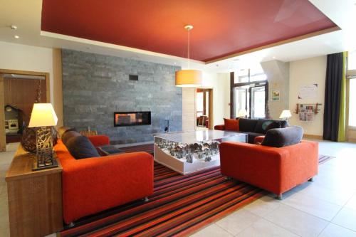 Ruang duduk di 1-bed apartment in 5* Residence with mountain views, ski in, ski out
