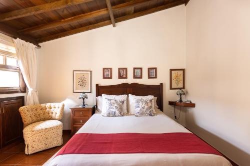 Una cama o camas en una habitación de Live Casa Rural El Cango