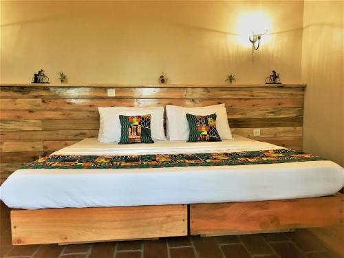 Säng eller sängar i ett rum på Kaswa Lodge