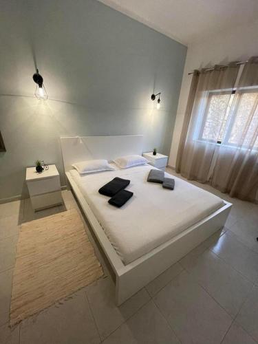 Ένα ή περισσότερα κρεβάτια σε δωμάτιο στο FarraSea Apartment