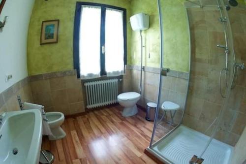 A bathroom at Le Perine