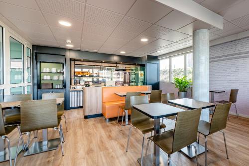 B&B HOTEL Bordeaux Talenceにあるシーティングエリア