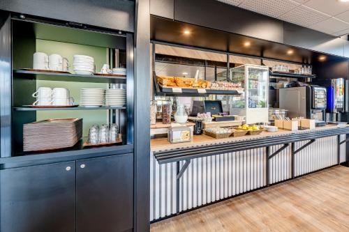 B&B HOTEL Bordeaux Talenceにあるキッチンまたは簡易キッチン