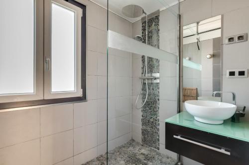 Top floor apartment - 2 chambres, Free Wifi & Parking & Sunset by ImmoConciergerie