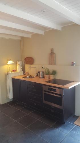a kitchen with a sink and a counter top at Chapeau ! in Garderen