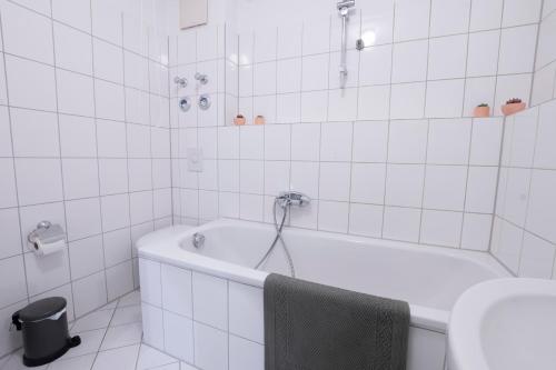 Ett badrum på Zwickau mittendrin, tolles Balkon-Apartment