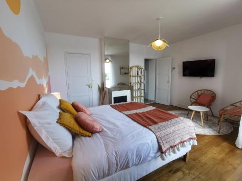 Postel nebo postele na pokoji v ubytování Les Rauches - Quai Loire - Suite 2 Chambres