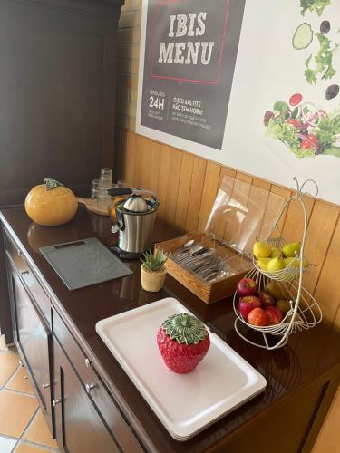 a kitchen counter with a strawberry on a cutting board at Hotel ibis Leiria Fatima in Leiria
