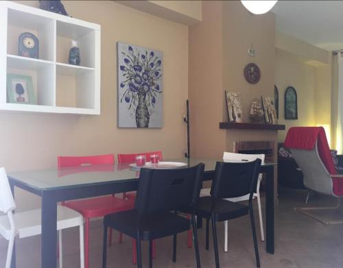 ห้องอาหารหรือที่รับประทานอาหารของ Islantilla Casa Adosada 700 metros de la playa