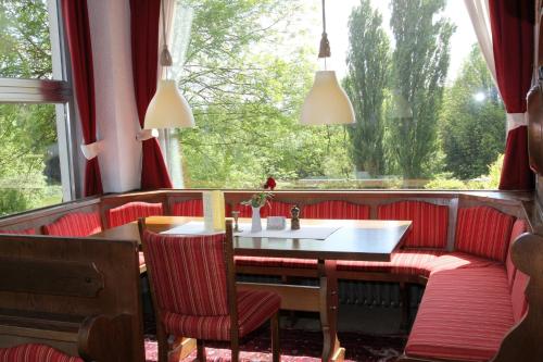 Afbeelding uit fotogalerij van Hotel Restaurant Siegblick in Siegburg
