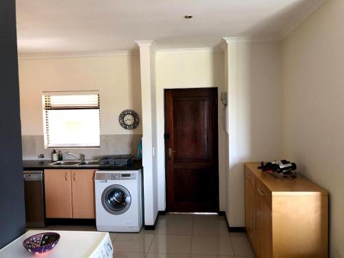 Η κουζίνα ή μικρή κουζίνα στο Modern Executive Condo