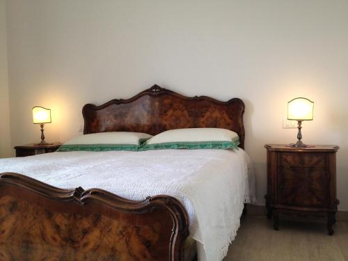 a bedroom with a large bed with two night stands at Domus Petrae - Ripatransone in Ripatransone