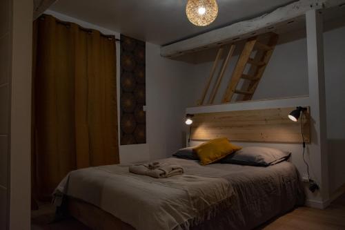 Photo de la galerie de l'établissement Ô COSY , DUPLEX, JACUZZI, TERRASSE., à Villedieu-les-Poêles