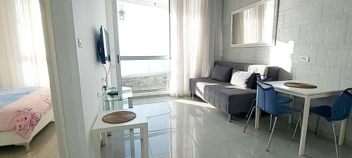 TV/Unterhaltungsangebot in der Unterkunft Apart Hotel TLV/Bat Yam Beach Front 1207