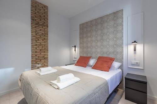 Un pat sau paturi într-o cameră la Modern Apartment close to City Centre