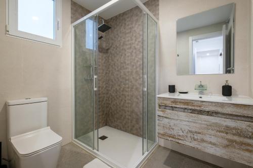 Ένα μπάνιο στο Modern, Stylish Apartment