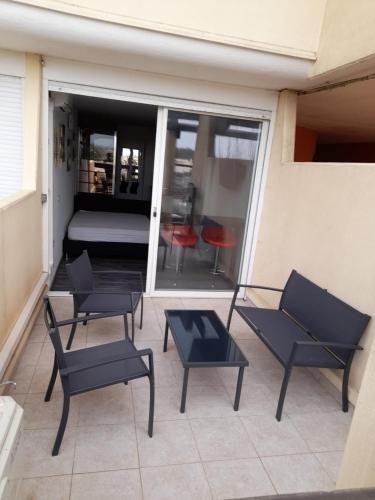 Nid douillet dans les coursives du village naturiste du cap d agde