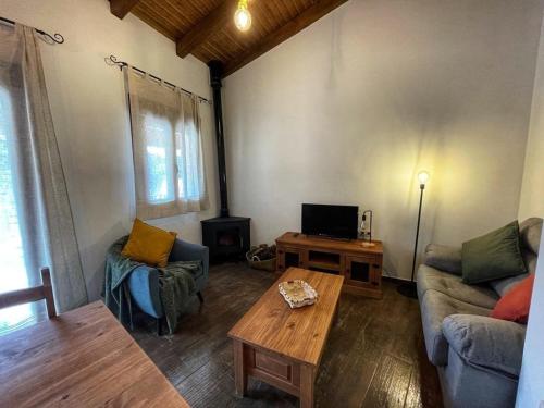 Televisyen dan/atau pusat hiburan di APARTAMENTOS DOÑA JIMENA DEL AMBROZ 4 Estrellas complejo único en el centro del pueblo