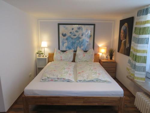 a bedroom with a bed with white sheets and pillows at Ferienwohnung mit Terrasse in Schellhorn in Schellhorn