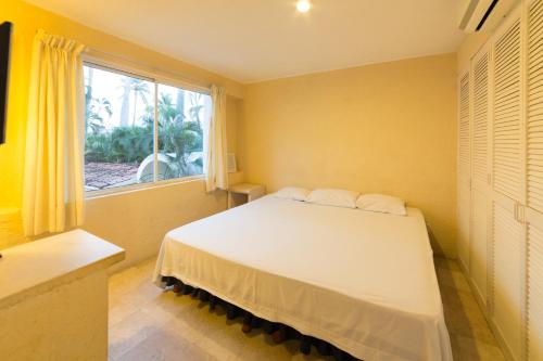 Cama o camas de una habitación en el Hotel Villamar Princesa Suites