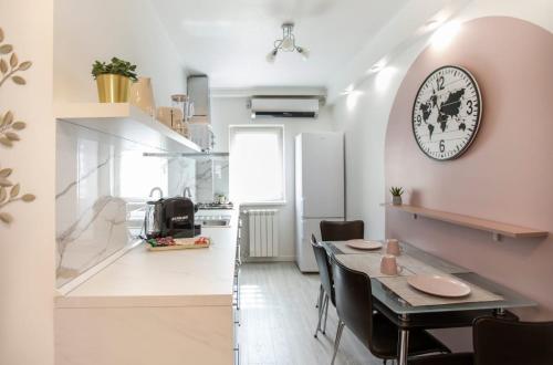 Kuchyň nebo kuchyňský kout v ubytování Imedio Velvet Apartment Aviatiei