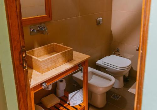 a small bathroom with a toilet and a sink at Mocona Virgin Lodge in Moconá Falls
